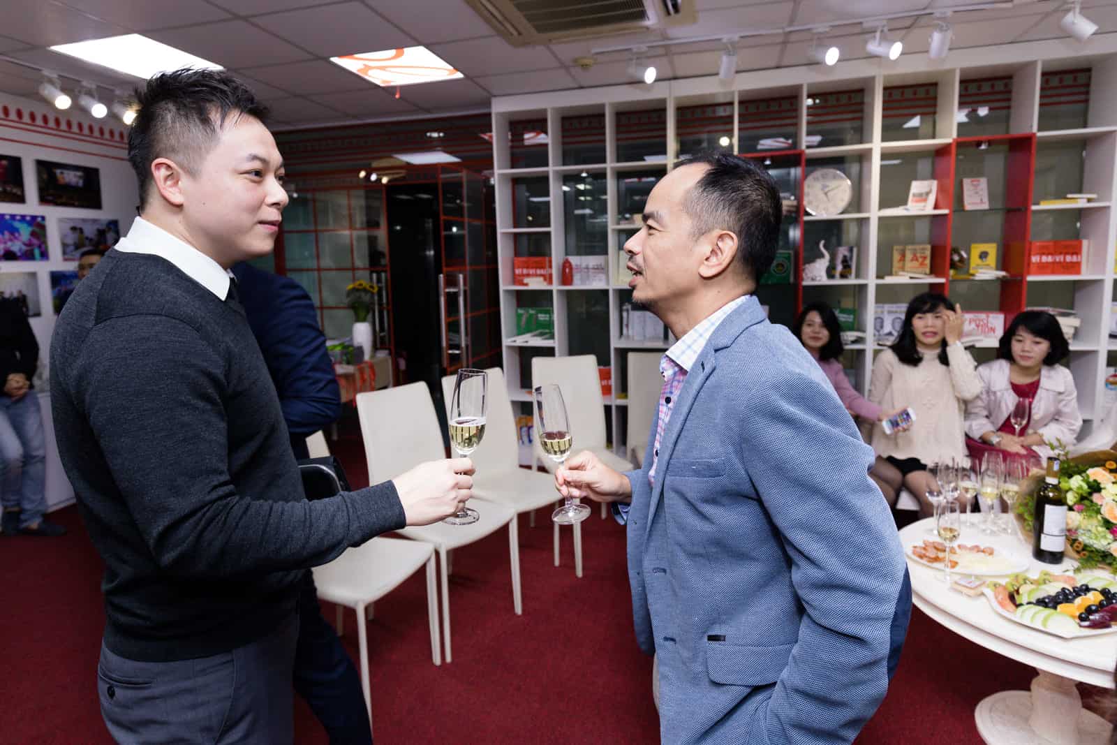 20-11, Khoảnh khắc yêu thương của những mối tình thầy trò.