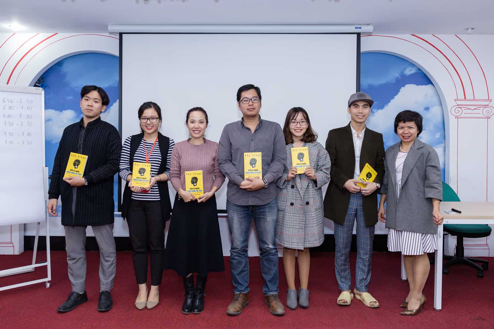 Người tiêu dùng luôn …