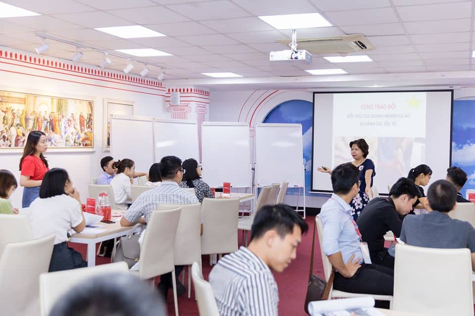 thấu hiểu khách hàng